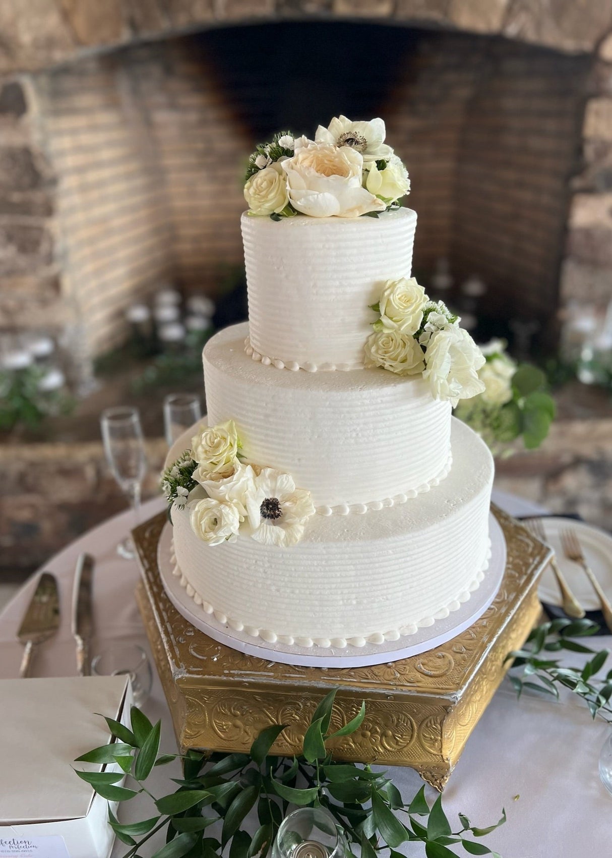 Customize Your Wedding Cake (Base Design Concept WC-1025)