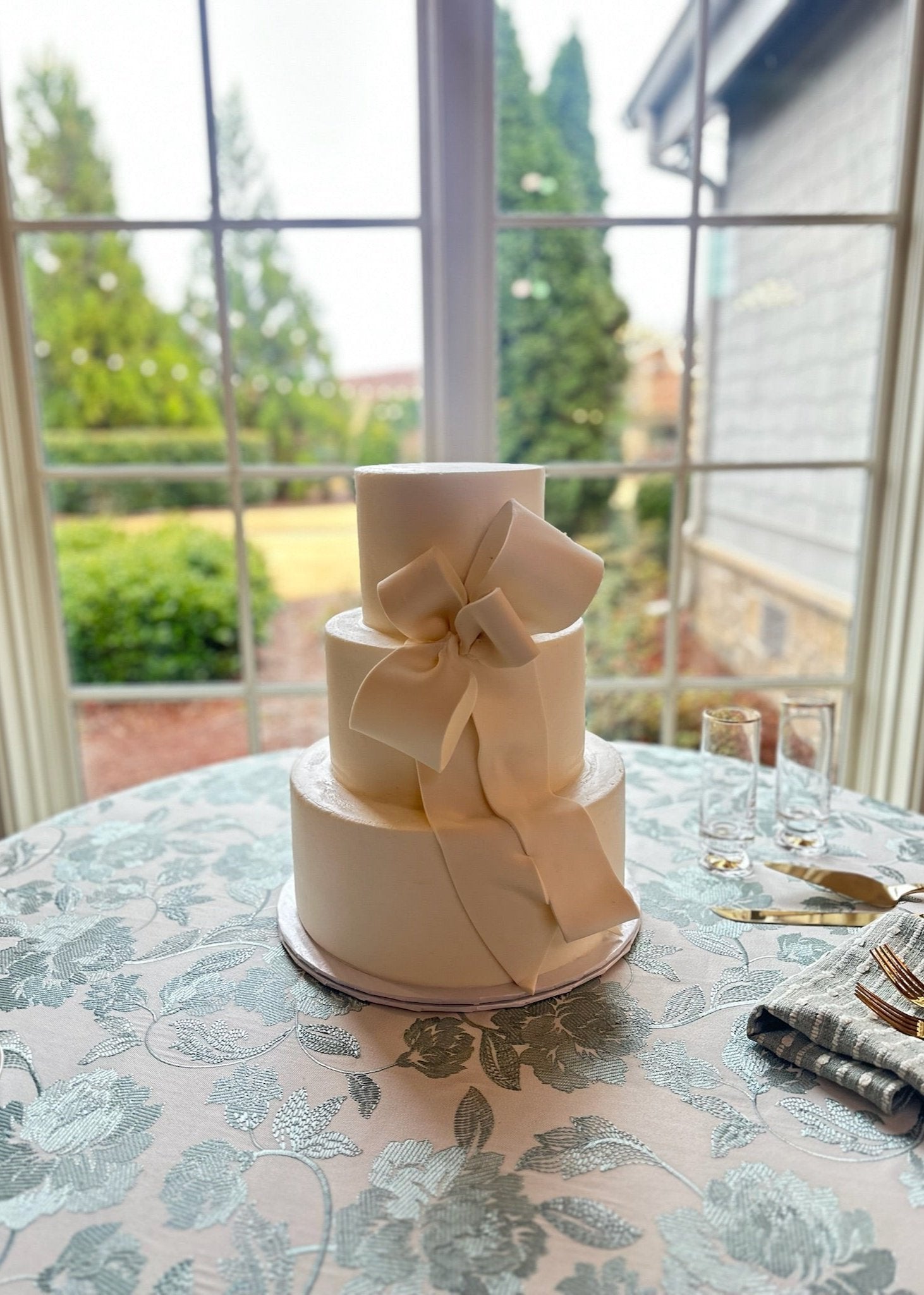 Customize Your Wedding Cake (Base Design Concept WC-1035)